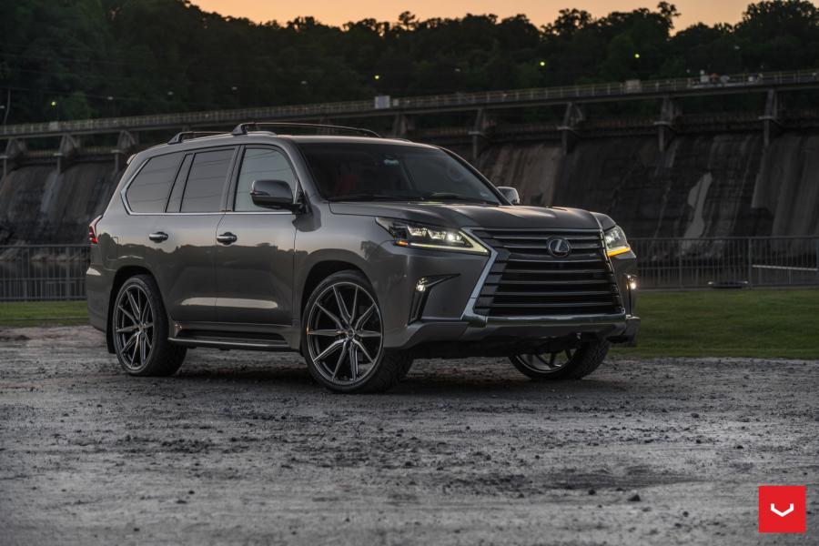  Lexus LX570 on Vossen Wheels (HF-3) (Nebula Gray Pearl) 2019 года  (фото 1 из 39)